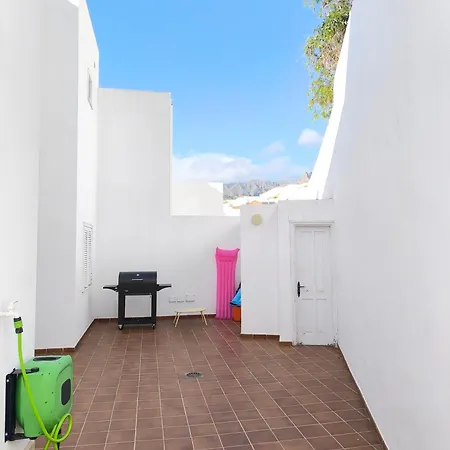 Beautiful - 4 Bedrooms, Heated Pool, Fibre Net, 2 Priv Car Park Places, Tv Channels