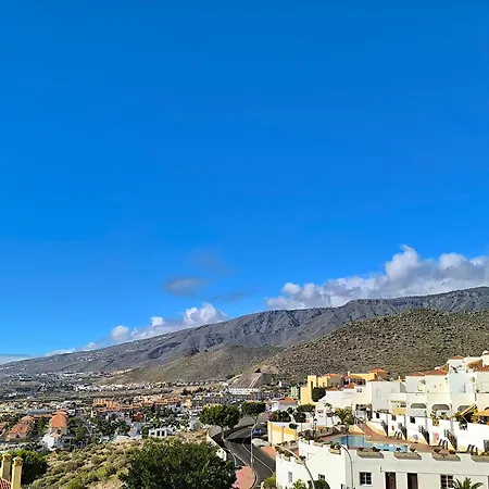 Beautiful - 4 Bedrooms, Heated Pool, Fibre Net, 2 Priv Car Park Places, Tv Channels Villa Costa Adeje (Tenerife)