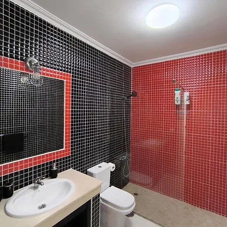 Beautiful - 4 Bedrooms, Heated Pool, Fibre Net, 2 Priv Car Park Places, Tv Channels