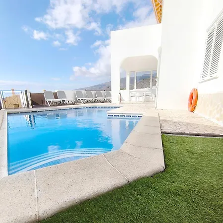 Beautiful - 4 Bedrooms, Heated Pool, Fibre Net, 2 Priv Car Park Places, Tv Channels Villa *
