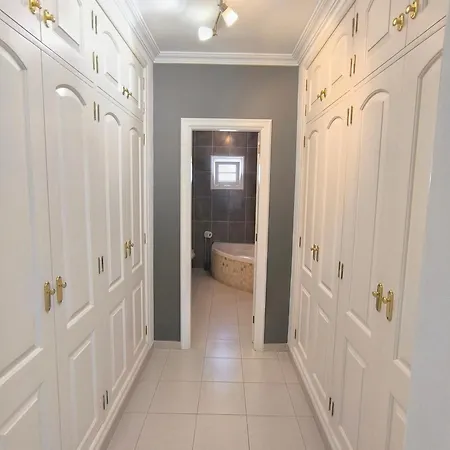 Beautiful - 4 Bedrooms, Heated Pool, Fibre Net, 2 Priv Car Park Places, Tv Channels Villa *