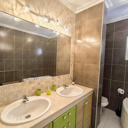 Beautiful - 4 Bedrooms, Heated Pool, Fibre Net, 2 Priv Car Park Places, Tv Channels