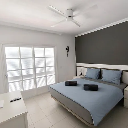 Beautiful - 4 Bedrooms, Heated Pool, Fibre Net, 2 Priv Car Park Places, Tv Channels Villa *