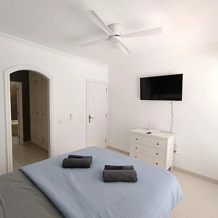 Villa Beautiful - 4 Bedrooms, Heated Pool, Fibre Net, 2 Priv Car Park Places, Tv Channels *