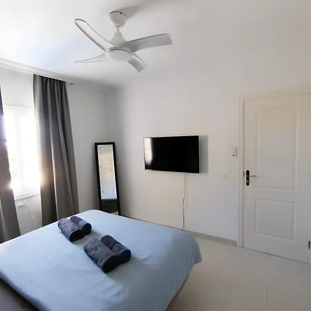 Beautiful - 4 Bedrooms, Heated Pool, Fibre Net, 2 Priv Car Park Places, Tv Channels *
