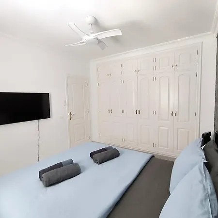 Beautiful - 4 Bedrooms, Heated Pool, Fibre Net, 2 Priv Car Park Places, Tv Channels Villa