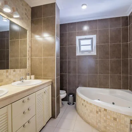 Villa Beautiful - 4 Bedrooms, Heated Pool, 2 Priv Car Park Places, Fibre Net, Ps5, Tv Channels Costa Adeje (Tenerife)