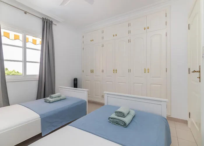 Beautiful - 4 Bedrooms, Heated Pool, 2 Priv Car Park Places, Fibre Net, Ps5, Tv Channels 빌라 아데제
