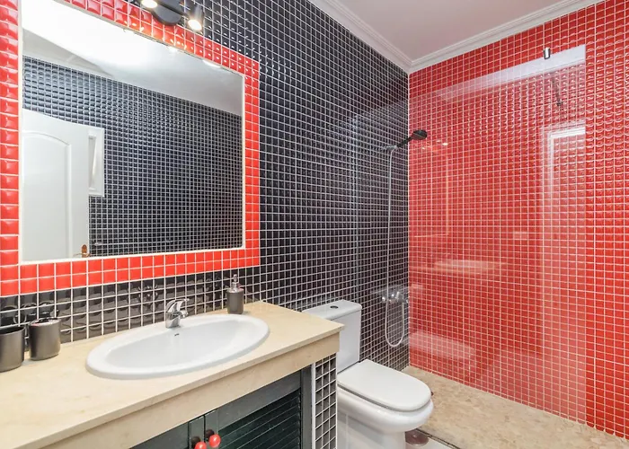 Beautiful - 4 Bedrooms, Heated Pool, 2 Priv Car Park Places, Fibre Net, Ps5, Tv Channels Villa Costa Adeje (Tenerife)