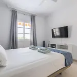 Beautiful - 4 Bedrooms, Heated Pool, 2 Priv Car Park Places, Fibre Net, Ps5, Tv Channels Costa Adeje (Tenerife)