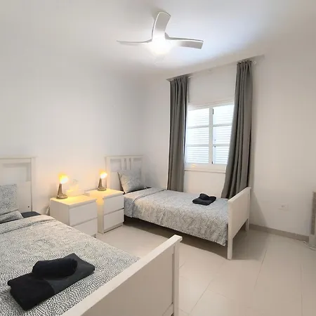 Beautiful - 4 Bedrooms, Heated Pool, Fibre Net, 2 Priv Car Park Places, Tv Channels Willa
