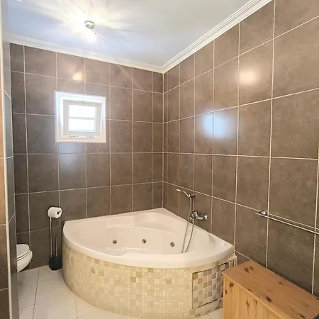 Willa Beautiful - 4 Bedrooms, Heated Pool, Fibre Net, 2 Priv Car Park Places, Tv Channels