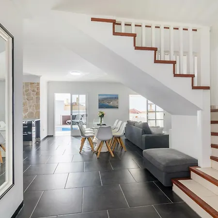 Beautiful - 4 Bedrooms, Heated Pool, 2 Priv Car Park Places, Fibre Net, Ps5, Tv Channels
