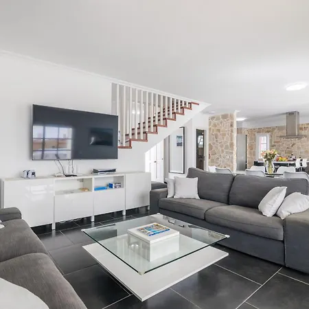 Villa Beautiful - 4 Bedrooms, Heated Pool, 2 Priv Car Park Places, Fibre Net, Ps5, Tv Channels