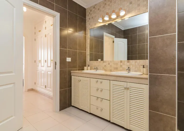 Beautiful - 4 Bedrooms, Heated Pool, 2 Priv Car Park Places, Fibre Net, Ps5, Tv Channels *
