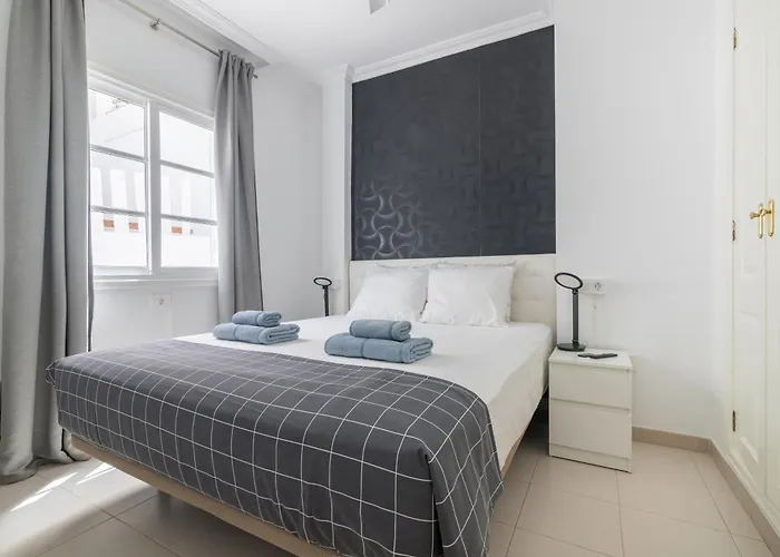Beautiful - 4 Bedrooms, Heated Pool, 2 Priv Car Park Places, Fibre Net, Ps5, Tv Channels 别墅 阿德耶
