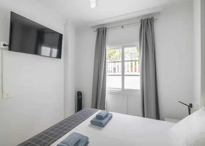 Willa Beautiful - 4 Bedrooms, Heated Pool, 2 Priv Car Park Places, Fibre Net, Ps5, Tv Channels Costa Adeje (Tenerife)