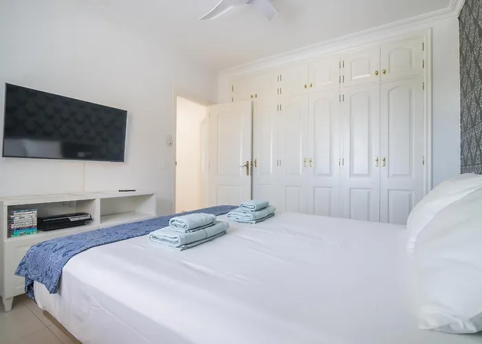 Beautiful - 4 Bedrooms, Heated Pool, 2 Priv Car Park Places, Fibre Net, Ps5, Tv Channels Willa