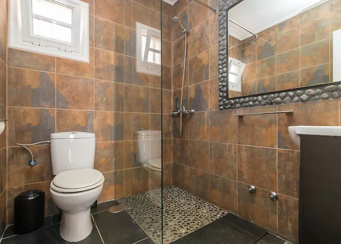 Beautiful - 4 Bedrooms, Heated Pool, 2 Priv Car Park Places, Fibre Net, Ps5, Tv Channels 别墅