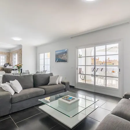 Beautiful - 4 Bedrooms, Heated Pool, 2 Priv Car Park Places, Fibre Net, Ps5, Tv Channels Villa