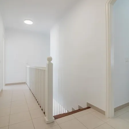 Villa Beautiful - 4 Bedrooms, Heated Pool, 2 Priv Car Park Places, Fibre Net, Ps5, Tv Channels
