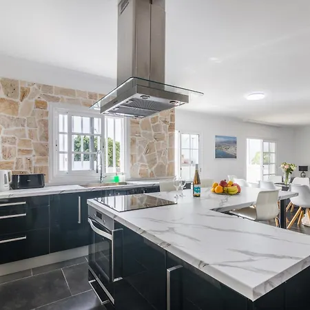 Villa Beautiful - 4 Bedrooms, Heated Pool, 2 Priv Car Park Places, Fibre Net, Ps5, Tv Channels *