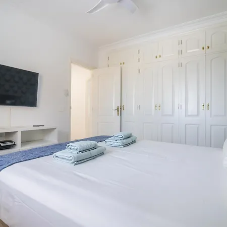Beautiful - 4 Bedrooms, Heated Pool, 2 Priv Car Park Places, Fibre Net, Ps5, Tv Channels Villa
