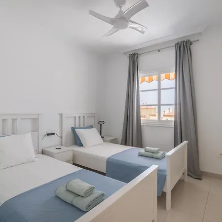 Villa Beautiful - 4 Bedrooms, Heated Pool, 2 Priv Car Park Places, Fibre Net, Ps5, Tv Channels