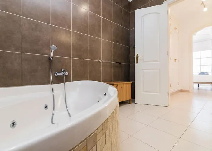 Beautiful - 4 Bedrooms, Heated Pool, 2 Priv Car Park Places, Fibre Net, Ps5, Tv Channels * Costa Adeje (Tenerife)